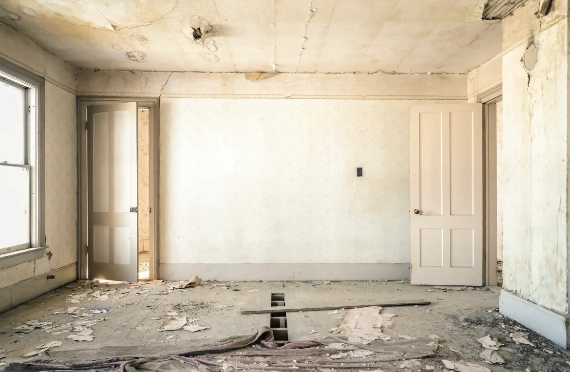 Waste disposal crew managing a cleanout project in Woodfield